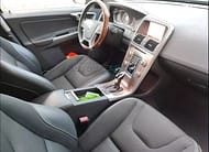 Volvo XC60 D3 2.0L Drive-E Luxury Geartronic , Mesačná splátka 320 € . Akontácia 10 € .