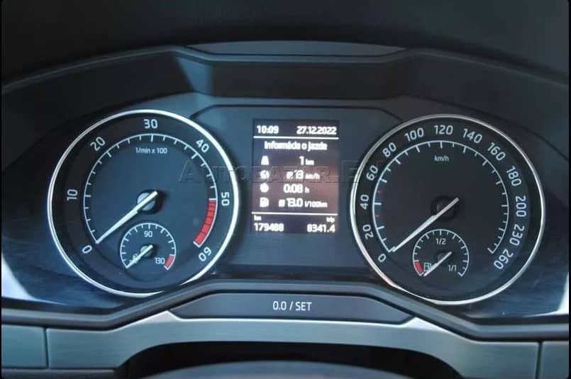 Škoda Superb Combi 2.0 TDI Business DSG . Mesačná splátka 298 € . Akontácia 10 % .